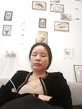 Chat +18 de Ivy_Trix2 ao vivo