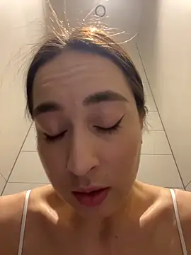 Holly_Play 即時 XXX 聊天