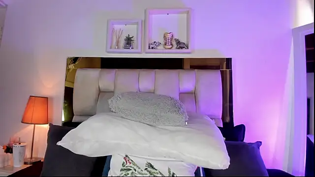 emmy_r Adlı Modelin Canlı XXX Sohbeti