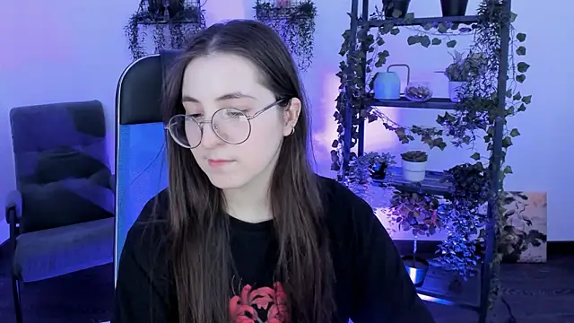 VirtuallVoyant live XXX chat