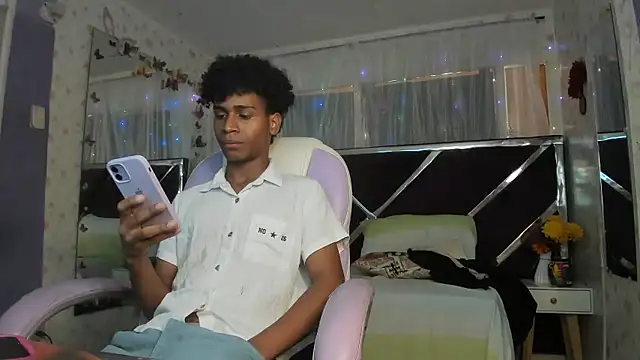 Santy_bigcock_01 webkamerás műsora