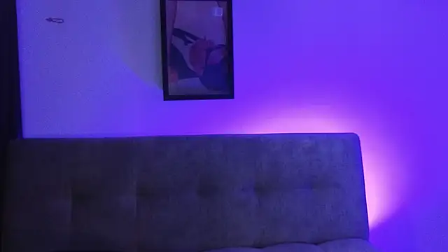 AresMassimoX: διαδικτυακό σόου στην κάμερα