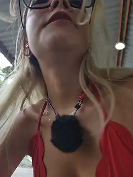 Pretty_roxxyyのライブXXXチャット