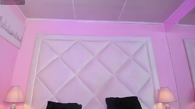 Miaa_Smithh__ Adlı Modelin Canlı XXX Sohbeti