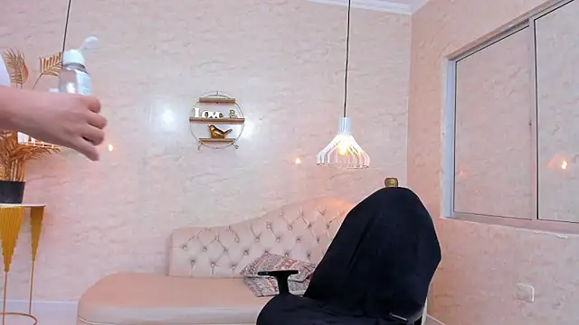 Mia_Curvyy Adlı Modelin Canlı XXX Sohbeti