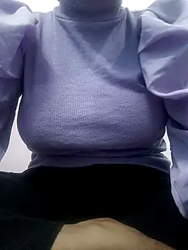 Pokazy przed kamerką – Amrita_Love