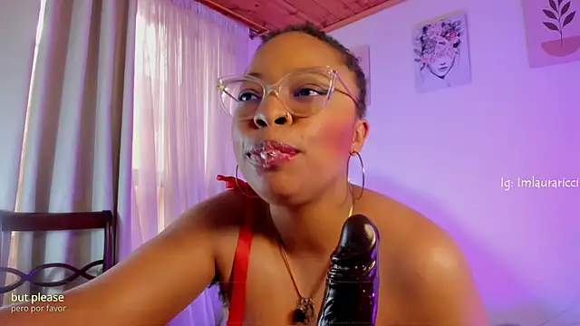 Lauraricci__ Adlı Modelin Canlı XXX Sohbeti