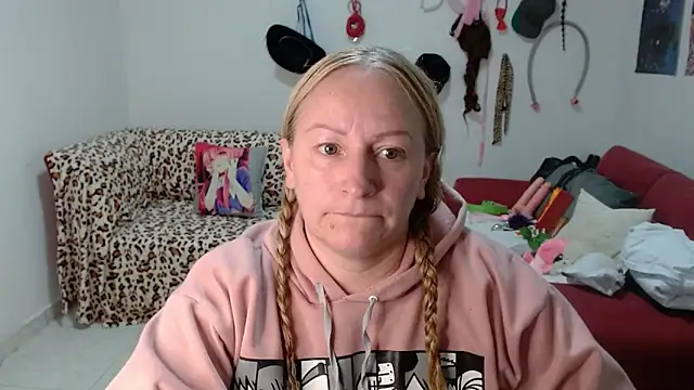 emperabigbootybigass' Live XXX Chat