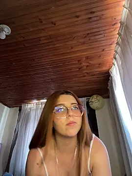 دردشة CoraVibes الجنسية المباشرة