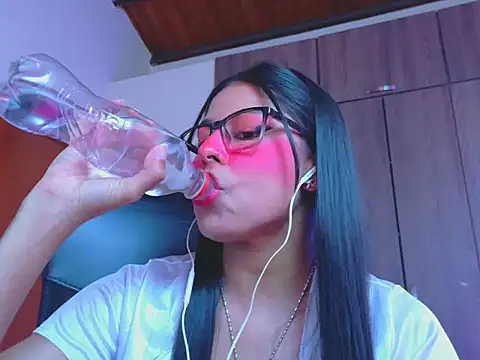 _ALLYSON18_'s Live XXX Chat