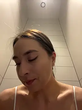 Holly_Play live XXX chat