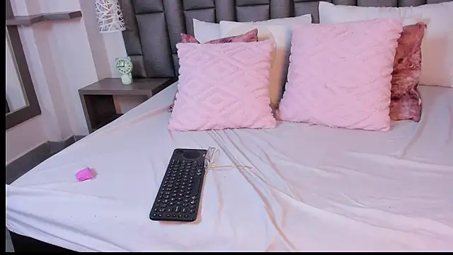 ZoeKrug Chat XXX in diretta