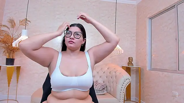 Mia_Curvyy Chat XXX in diretta