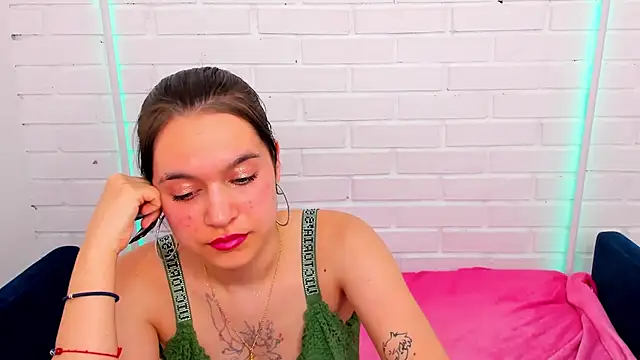 Онлайн чат XXX AishaTempt