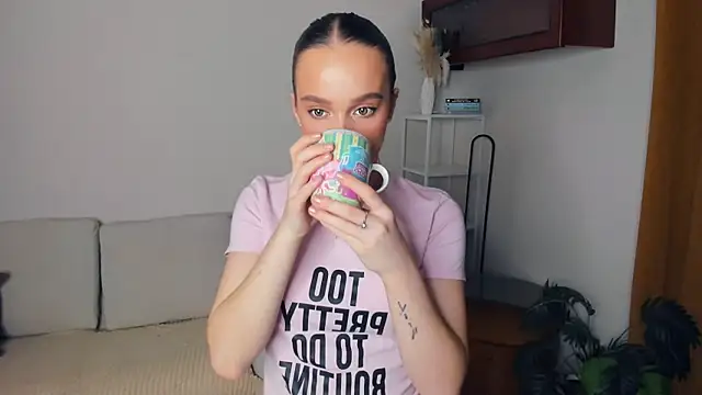 MeriPhelan Adlı Modelin Canlı XXX Sohbeti