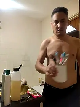 LuqenZo: διαδικτυακό σόου στην κάμερα