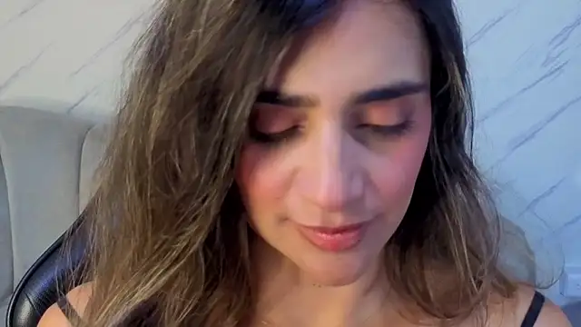 agatha_brooks_t Adlı Modelin Canlı XXX Sohbeti