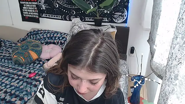 AlienforTwenty Adlı Modelin Canlı XXX Sohbeti