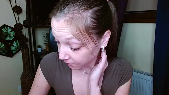 EmillyPlay: онлайн-секс-чат