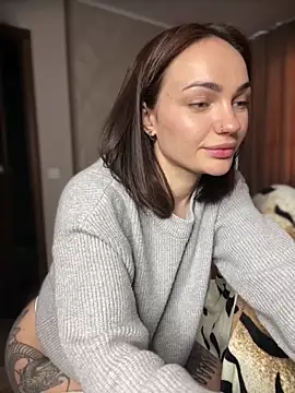 SaraLow's Live XXX Chat