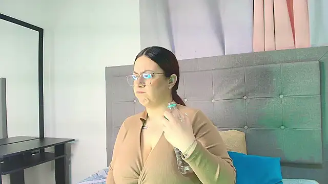 Chat XXX en directo de Kiara_noirr