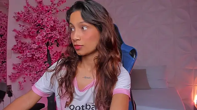 cora_22 Chat XXX live