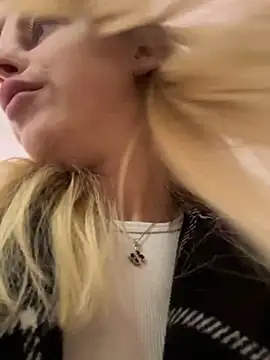 Chat XXX en directo de HarrietDart