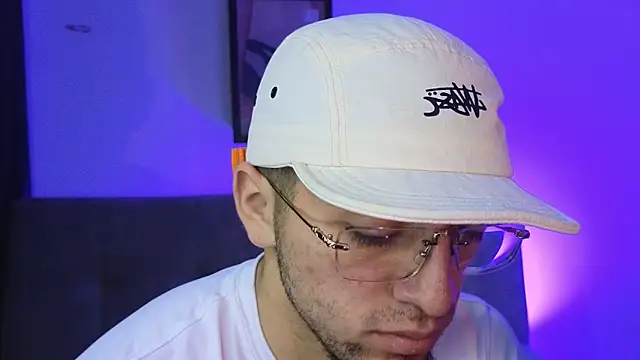 AresMassimoX Adlı Modelin Canlı XXX Sohbeti