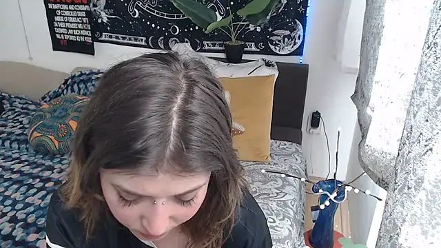 AlienforTwenty Chat XXX live