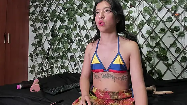 LittlePeach_: онлайн-секс-чат