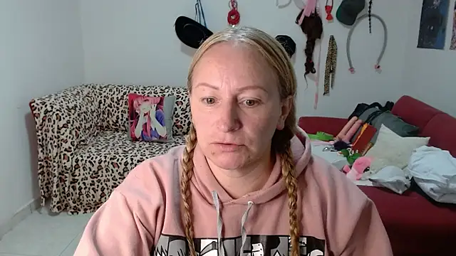 emperabigbootybigass: онлайн-секс-чат