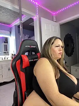 curvyfunlover's Live XXX Chat