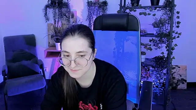 VirtuallVoyantのライブXXXチャット