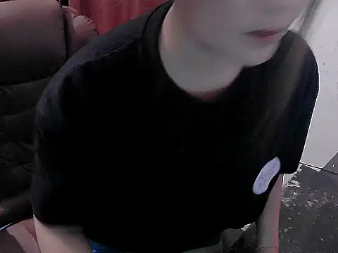 Webkamerová show makemefallin