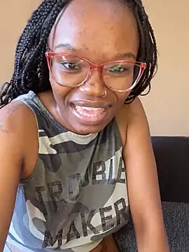 XXX chat uživo modela YummyMelanin117