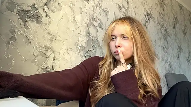 ShariLappas: διαδικτυακό σόου στην κάμερα