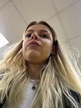 HarrietDart Chat XXX live