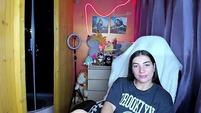 Fiery_Brunette_'s Live XXX Chat