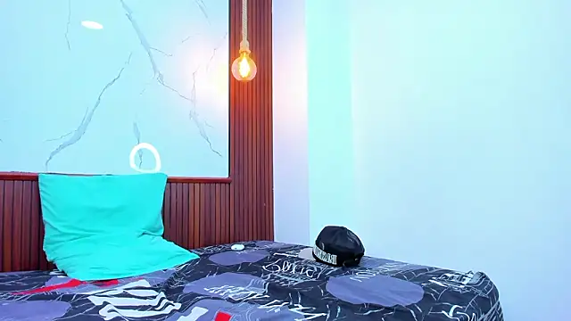 Hadrian_Torres Show in webcam