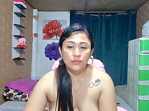 Ugly-Filipina's Live XXX Chat
