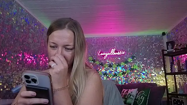 lucyallen4201のライブXXXチャット