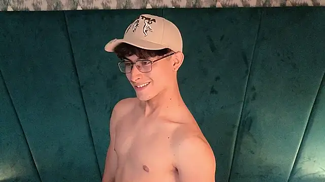 Aaron_Eze Pertunjukan Webcam