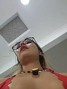 Pretty_roxxyy's Live XXX Chat