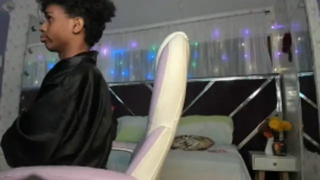 Santy_bigcock_01 webkamerás műsora