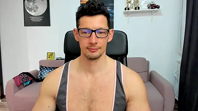 BrutusK08: διαδικτυακό σόου στην κάμερα