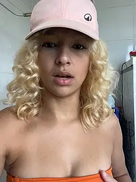 jujubinhahot Adlı Modelin Canlı XXX Sohbeti