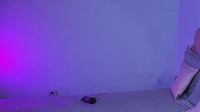 Онлайн чат XXX MiaColucci18