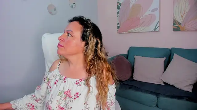 Ivonne_4 Chat XXX live