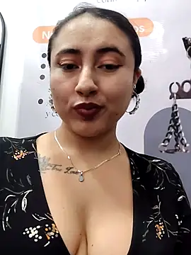 _Sarah-Office1 Live XXX Chat