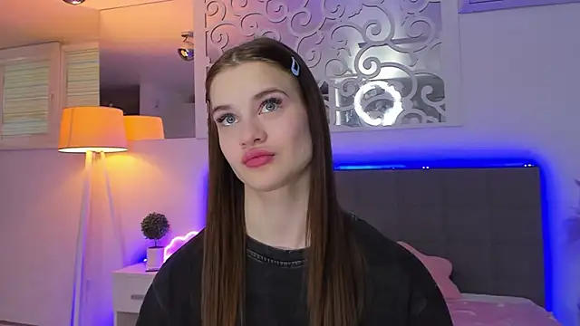 Chatroom XXX en direct de LuisaClover